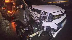 빗길 고속도로서 3중 추돌 사고…60대 운전자 사망