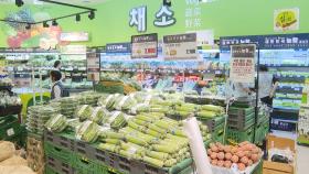 장마에 '밥상물가' 급등…소비자물가 석 달 만에 상승
