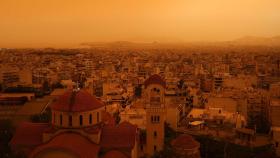 아프리카발 황사에 '주황색 도시' 된 그리스 아테네