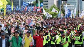 양대노총 노동절 대규모 집회…정부 노동정책 질타
