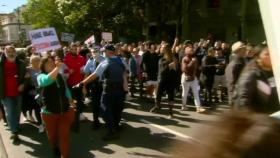 호주 곳곳에서 봉쇄령 항의 대규모 시위...수십 명 체포