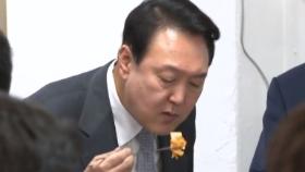 윤 대통령, 취임 후 참모들과 잔치국수로 첫 외식