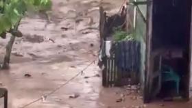 폭우로 인도네시아 수마트라 섬 산사태…최소 10명 사망