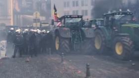 유럽의회 앞 장악한 ‘트랙터 시위’…배경은?
