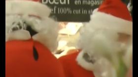 [앉아서 세계 속으로]마트 찾아 온 산타…식료품 싹쓸이