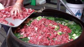 한우국밥 This Old Boss Does Not Skimp On Ingredients. Amazing Beef Bomb Rice Soup - Korean street food