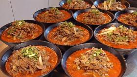 고기짬뽕 Beef Bomb! Spicy Seafood Noodles with Beef (Jjamppong) - Korean street food