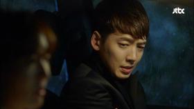 산 속에 갇힌 남녀, 야릇 혹은 어색