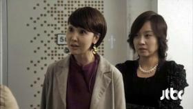 김희애를 몰아부치는 최은경