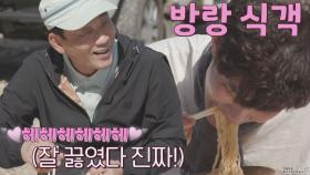 한 입만…💦 파도 소리+ 고생 끝에 먹는 라면🍜(=극락✨) | JTBC 220531 방송