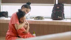 오윤아·허정은, 애틋한 첫 스킨십 나누다!