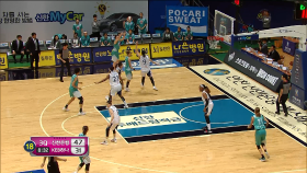 김단비 3점슛 성공하며! 연속 5득점!