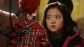 허정은, 줄에 매달린 인형 바라보다 ‘울컥’