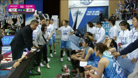 WKBL 여자농구 [KB스타즈 : 삼성생명] 3점 뒤쳐진 상황,작전타임 가지는 삼성생명!