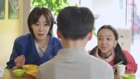 밥 먹기 싫어하던 서우승, 함은정과 이고은 권유로 맛있게 먹는 떡볶이☆ | KBS 210422 방송