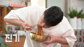 굶주린 이준의 역대급 한 입만! 이건 그냥 진공청소기 아냐? | KBS 250427 방송