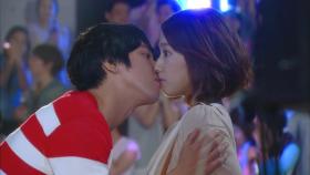 【TVPP】용화(씨엔블루) - 공연 중 박신혜와 공개 키스! @넌 내게 반했어 2011