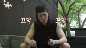 이 맛이야..!👍 오코노미야키(?) 해치우고 비빔라면 흡입하는 이주안, MBC 251018 방송