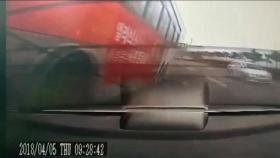 울산 버스사고 블랙박스 공개, 억지로 끼어든 승용차