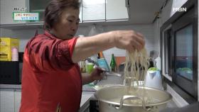 칼국수 끓여줬더니 기껏 하는 소리는?!