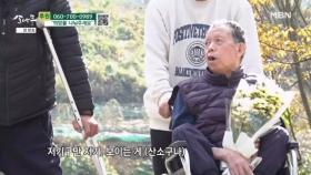 꽃을 들고 어머니 산소로 찾아가는 형과 동생 MBN 241125 방송