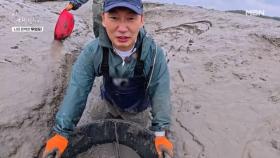 허리까지 빠진 갯벌 사투, 자연인과 이승윤의 생존 체험 MBN 251112 방송