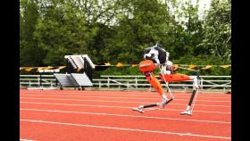 로봇도 ‘달리기’는 어렵다…두 발로 100m 24초 신기록이다