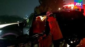 SUV 차량 빗길 고속도로서 가드레일 충돌…운전자 부상