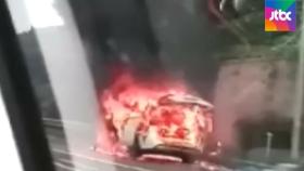 충남 홍성서 주차된 SUV 차량 불…엔진 과열 추정