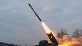 '비핵화 보상' 제안 이틀 만에…순항미사일 발사한 북한