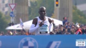 2시간 1분 9초…킵초게, 남자 마라톤 세계신기록