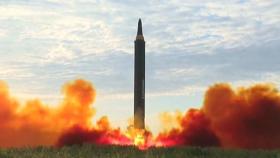 북한, 중거리탄도미사일 발사…5년 만에 일본 열도 통과