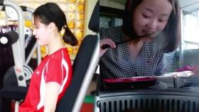 먹방 찍고 PT받는 북한 유튜버, 그런데 실제 모습이 아니다?｜월드클라스