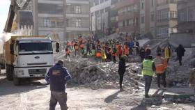 튀르키예·시리아 사망자 1만5천명 넘어…한국 구조활동