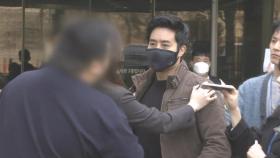 이근 전 대위, 유튜버와 실랑이하다 폭행…유튜버 때리고 휴대폰 쳐내