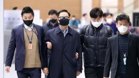 '계엄 문건 의혹' 핵심 조현천 귀국…공항서 검찰 체포