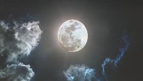 한가위 구름 사이 '보름달' 휘영청…'이 시간' 기억하세요