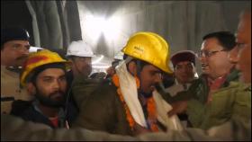 인도서 붕괴된 터널에 갇힌 41명, 16일 만에 '모두 밖으로'