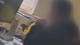 [단독] 교실서 전자담배 피운 초등교사…학교는 '주의' 처분만