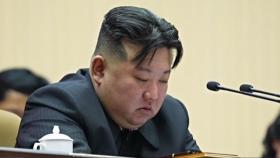 북한도 '저출산 위기감'…어머니대회서 눈물 보인 김정은