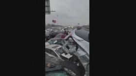 [영상] 중국 쑤저우, 빙판길 차량 100여대 추돌 사고