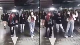 아이돌 기다리며 '주차장 춤판'…중국 사생팬, 선 넘었다 [소셜픽]