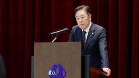 사퇴 일축한 김형석 