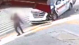 [단독] 환자도 없이 사이렌 켜고 질주…횡단보도 행인 덮친 사설 구급차