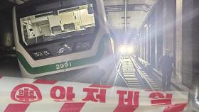 신도림역 탈선 사고로 멈춰선 2호선…승객 불편 이어져