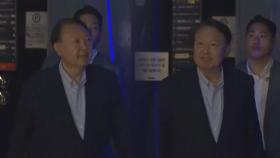 윤 전 대통령, 파면 후 첫 공개 행보...'부정선거 의혹' 다큐 관람