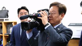 [돌비뉴스] JTBC 카메라 기자로 변신?…이 대통령 촬영 솜씨 봤더니