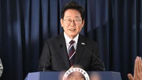 '김민석 의혹'에도 한마디…이 대통령, 전용기서 깜짝 간담회