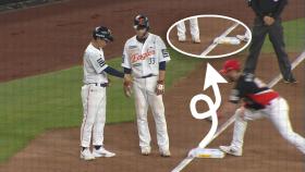 만루에서 '최악의 아웃'…3루에서 발 떼고 있다가 견제사