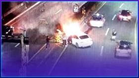 [엠빅뉴스] 불타는 차량에 갇힌 운전자.. 시민 영웅들이 달려왔다